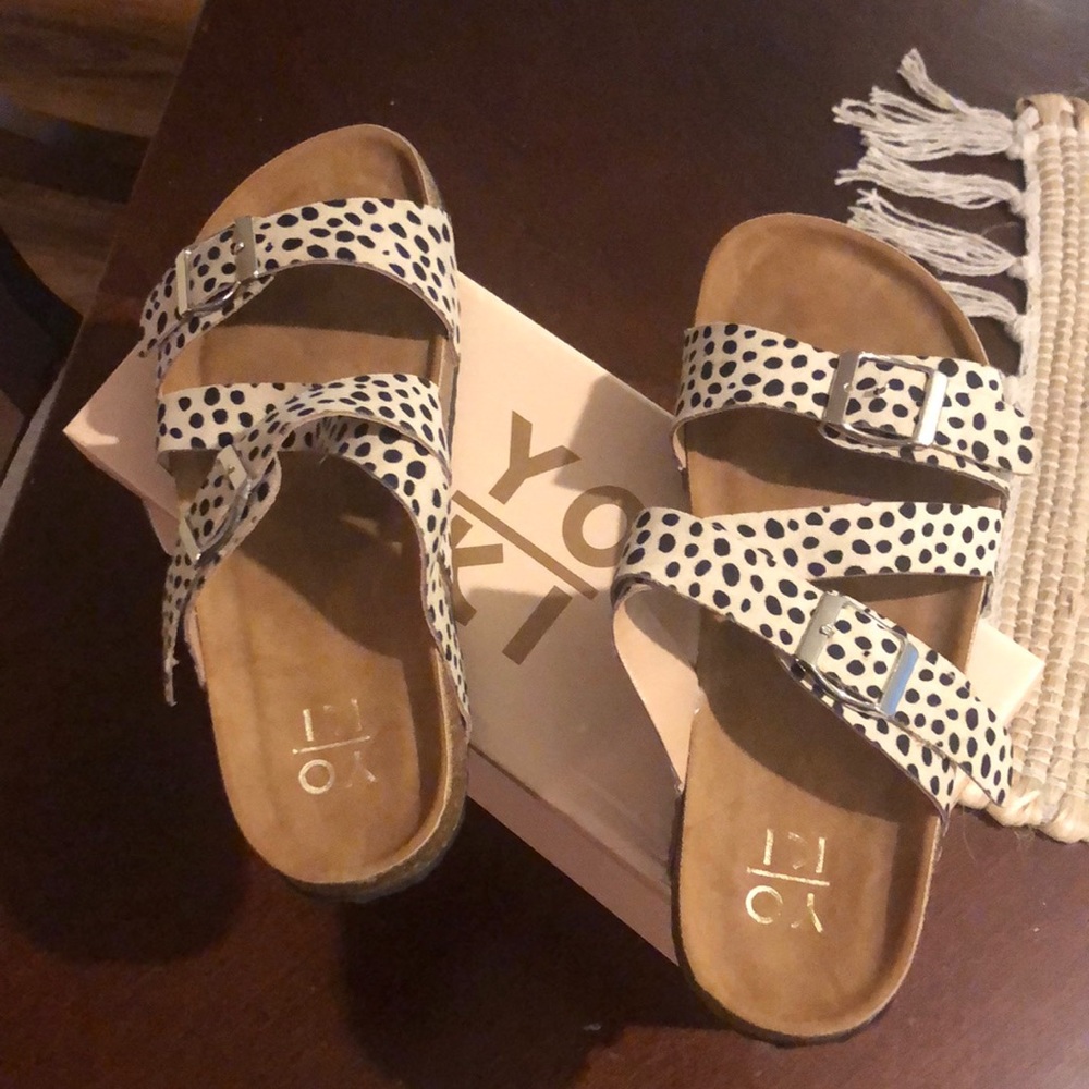 New Yoki Sandals size 6 Polka Dot